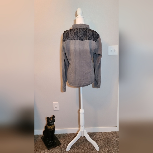 Ko Ko Ailis Black & Gray Long Sleeve Lacy Top with Pearl Snap Front Size Large - Picture 2 of 7